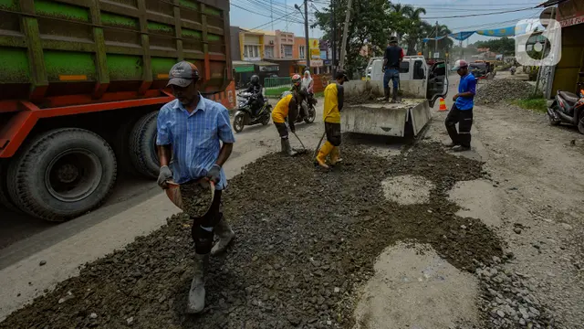 Jalan Rusak di Parung Panjang Bogor