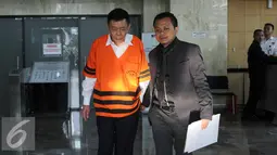 Hengky Wijaya diperiksa sebagai tersangka kasus dugaan suap kerjasama rehabilitasi kelola dan transfer untuk instalasi pengelolaan PDAM dengan menyuap mantan Walikota Makassar Ilham Arief Sirajuddin, Jakarta, Selasa (4/8/2015). (Liputan6.com/Helmi Afandi)