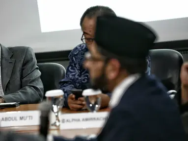 H.E. Mr. Moazzam Malik (UK Ambassador to Indonesia) saat mengikuti diskusi Umat Muslim Inggris dan Umat Muslim Islam di Jakarta, Senin (29/2/2016). Dalam diskusi tersebut bertema "Melawan Ekstrimisme Kekerasan". (Liputan6.com/Faizal Fanani)