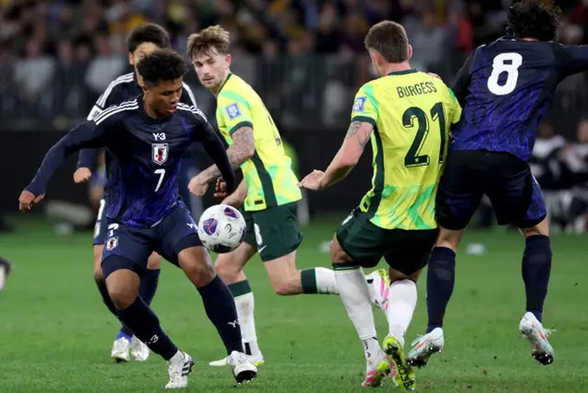 Bek Jepang Tinggalkan Skuad karena Cedera Parah saat Vs Australia, Timnas Indonesia Dapat Untung Nih?