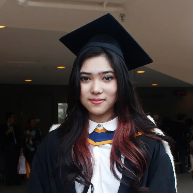 6 Artis Cewek yang Berprestasi di Bidang Akademik, Terbaru Prilly Latuconsina