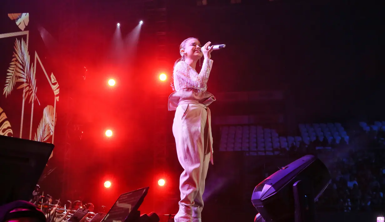 Rossa konser di Tennis Indoor Gelora Bung  Karno (GBK), Senayan, Jakarta Pusat. (Adrian Putra/Fimela.com)