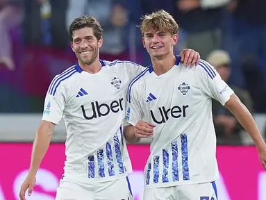 Como 1907 akhirnya meraih kemenangan perdana mereka di Serie A musim 2024/2025 setelah sukses mempermalukan tuan rumah Atalanta dengan skor 3-2, Rabu (25/9/2024) dini hari WIB. (Spada/LaPresse via AP)