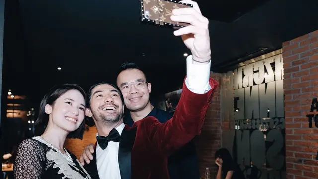 Adu Akting Lagi, Ini 7 Potret Persahabatan Laura Basuki dan Reza Rahadian