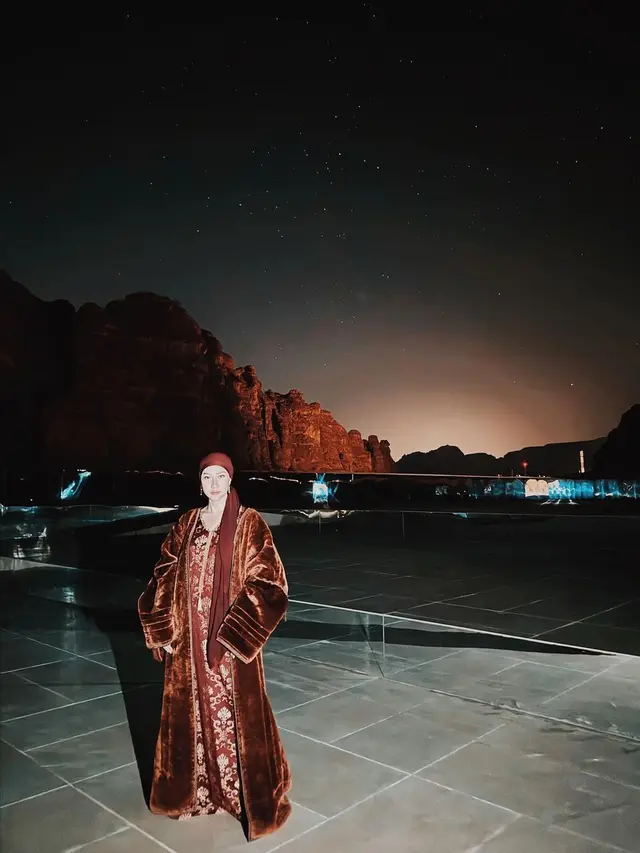 6 Potret Beda Gaya Bunga Citra Lestari di Tanah Suci dan Al Ula, Pakai Cadar hingga Turban