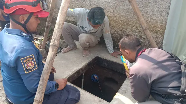 Tim gabungan mengevakuasi empat warga Sukabumi yang terjebak di sumur
