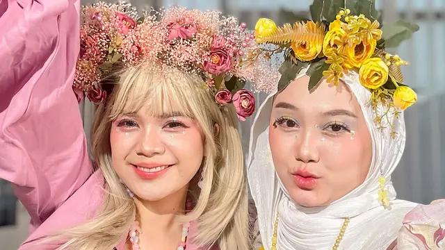 Potret Sinta dan Jojo Tirukan Tren Makeup Douyin. (instagram/sisisinta/jojoevitae)