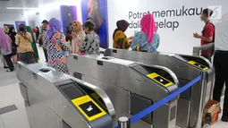 Warga berada di stasiun MRT Bundaran HI, Jakarta, Selasa (19/2). Setiap stasiun MRT fase 1 ini punya tema dan konsep yang berbeda. (Liputan6.com/Angga Yuniar)