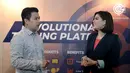 Brand Ambassador Global Investa Capital (GIC) Trade Merry Riana dan CEO GIC Trade Peter Tendean berbincang di sela peluncuran Platform GIC Trade Futures di Jakarta, Sabtu (13/4). GIC Trade yakin bisa mendorong pola pikir investasi lebih kuat di Indonesia. (Liputan6.com/Fery Pradolo)