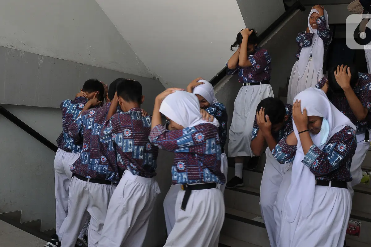 Gempa bumi kembali menggetarkan Indonesia di akhir pekan hari ini, Sabtu (7/10/2023). Hingga pukul 19.30 WIB, ada satu kali gempa hari ini terjadi di Bumi Pertiwi.