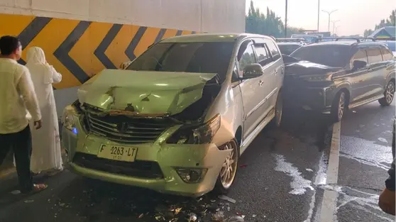 Penampakan Tabrakan Beruntun Tol JORR