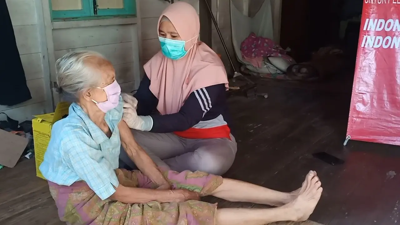 Binda Kalteng menggelar vaksinasi dengan menyasar lansia. (Ist).