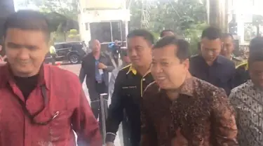 Ketua DPR Setya Novanto menjalani pemeriksaan di KPK, Jakarta, Jumat (14/7). Setya Novanto diperiksa sebagai saksi dalam kasus dugaan korupsi proyek pengadaan e-KTP