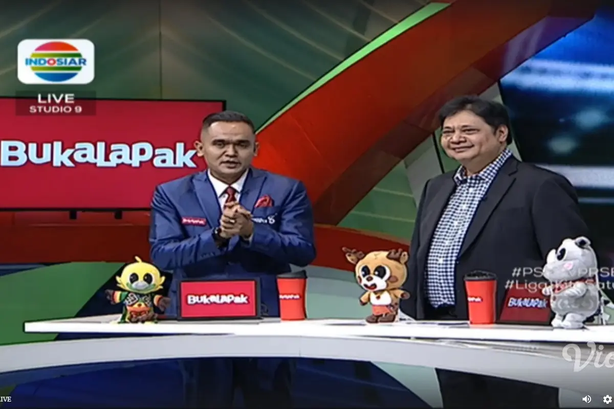 Menteri Perindustrian, Airlangga Hartarto jadi komentator laga Liga 1 PSMS Medan melawan Persib Bandung.