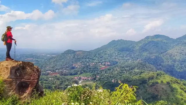 Pendaki Gunung Pipisan di Bandung
