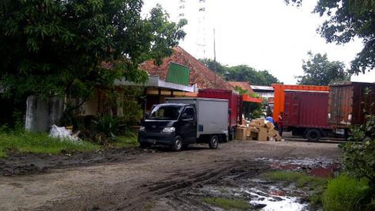   Perusahaan rekaman tertua hidup dengan sewakan lapangan futsal