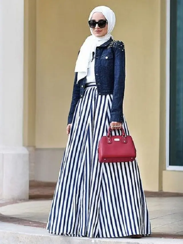 [Bintang] Tren Stripes Outfit Ini Cocok untuk Hijabers yang Ingin Tampil Stunning Saat Weekend