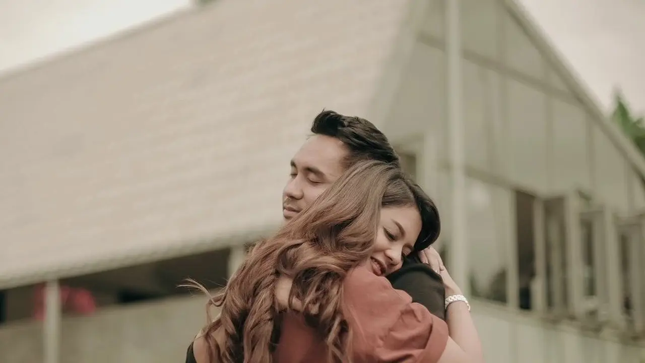 Gaya Pemotretan Post Wedding Jenita Janet dan Danu Sofwan, Curi Perhatian. (Sumber: Instagram/jenitajanet dan Instagram/danu_sofwan)