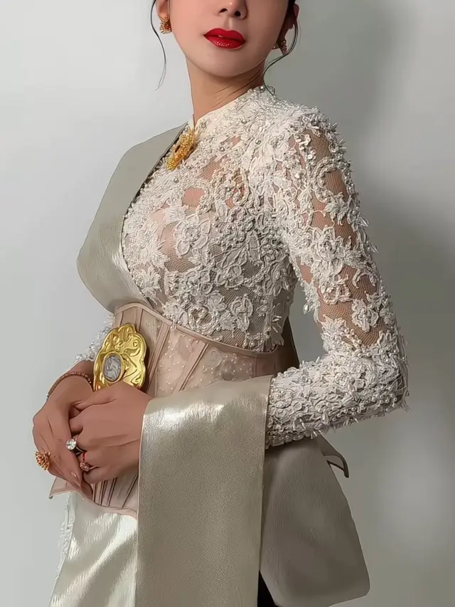 Kirana Larasati semakin memesona dengan aksesori yang dikenakan.