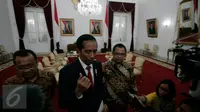 Presiden Joko Widodo (Jokowi) memberikan keterangan usai pertemuan trilateral di Gedung Agung Yogyakarta, Kamis (5/5). Indonesia, Malaysia dan Filipina menggelar pertemuan membahas keamanan maritim antara ketiga negara. (Boy Harjanto)