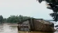 Banjir luapan Bengawan Solo hanyutkan rumah di bantaran sungai