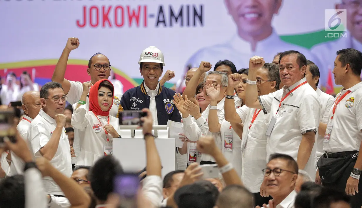 Capres nomor urut 01 Joko Widodo menghadiri Deklarasi Dukungan 10.000 Pengusaha untuk Jokowi-Ma'ruf Amin di Istora Senayan GBK, Jakarta, Kamis (21/3). Deklarasi dihadiri pengusaha skala kecil sampai besar. (Liputan6.com/Faizal Fanani)