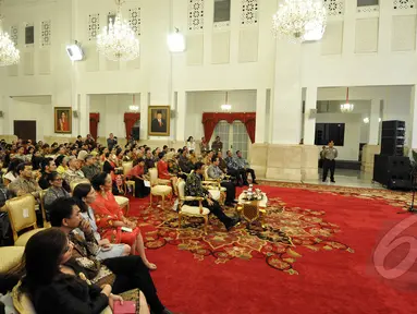 Suasana peringatan Hari Film Nasional ke-65 di Istana Negara, Jakarta, Senin (30/2015). Peringatan Hari Film Nasional yang ke-65 yang pertama kalinya dilaksanakan di Istana ini dihadiri insan perfilman nasional. (Liputan6.com/Faizal Fanani)