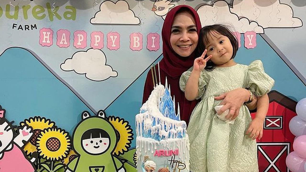 Postingan Mama Rieta langsung mencuri perhatian netizen. Mereka menuliskan berbagai komentar.<br>