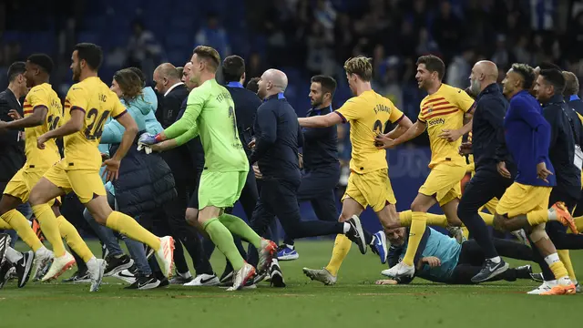 Saat Pemain Barcelona Panik hingga Terbirit-birit Meninggalkan Lapangan Hindari Suporter Espanyol