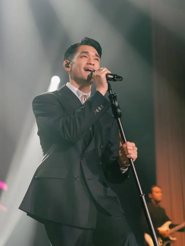 Pilihan Afgan Saat Pakai Jas