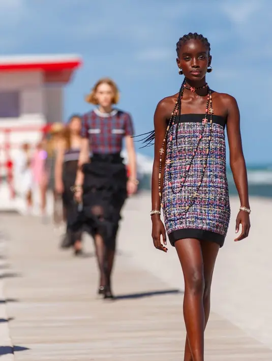 Suasana sporty hanyalah salah satu elemen dari 67-piece line ini.  [Dok/Chanel].