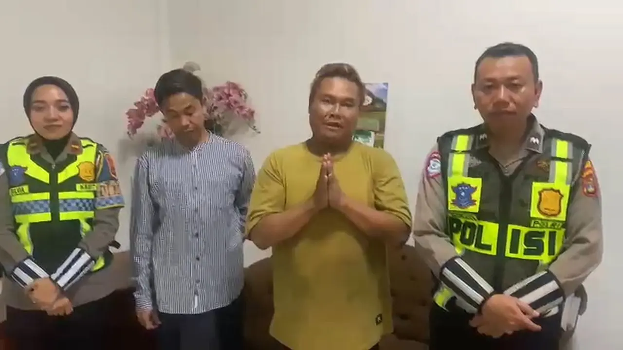 Kaos kuning, sopir bus Edi Putra bernama Agung meminta maaf karena ulahnya berkendara secara ugal-ugalan memuat warga ketakutan. (Dok. Istimewa).