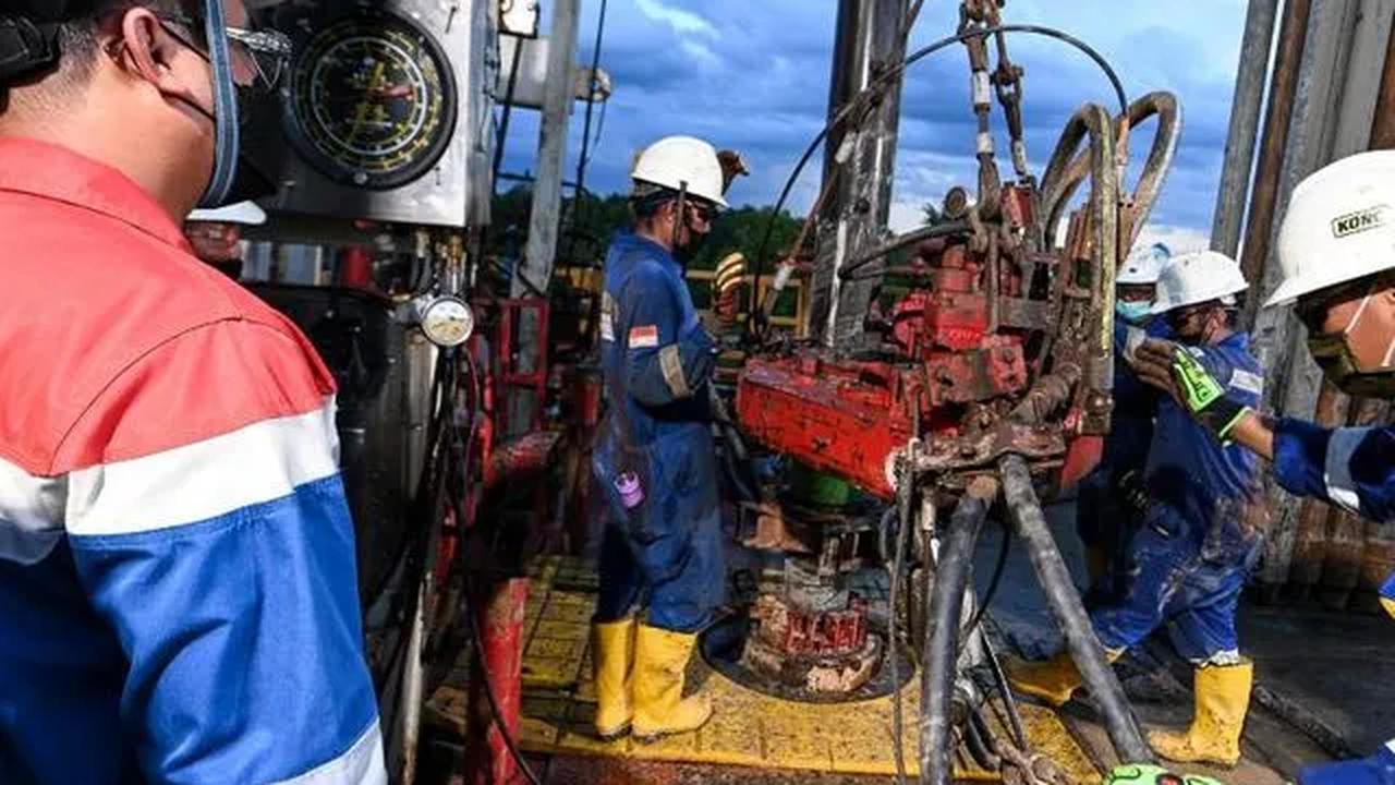 MNK merupakan minyak dan gas bumi yang diusahakan dari reservoir tempat terbentuknya minyak dan gas bumi dengan permeabilitas yang rendah ( low permeability).