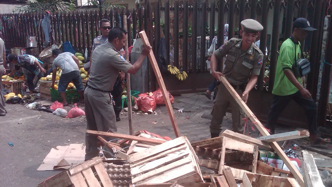 Penertiban Lapak PKL di Bogor Berakhir Ricuh