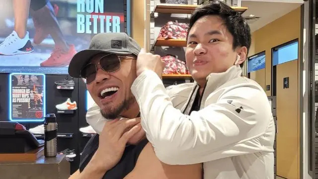 7 Potret Kebersamaan Deddy Corbuzier dan Azka Corbuzier, Kompak