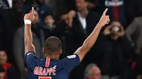 Kylian Mbappe mencetak empat gol ketika PSG berhadapan dengan Olympique Lyon. (AFP/Frank Fife)