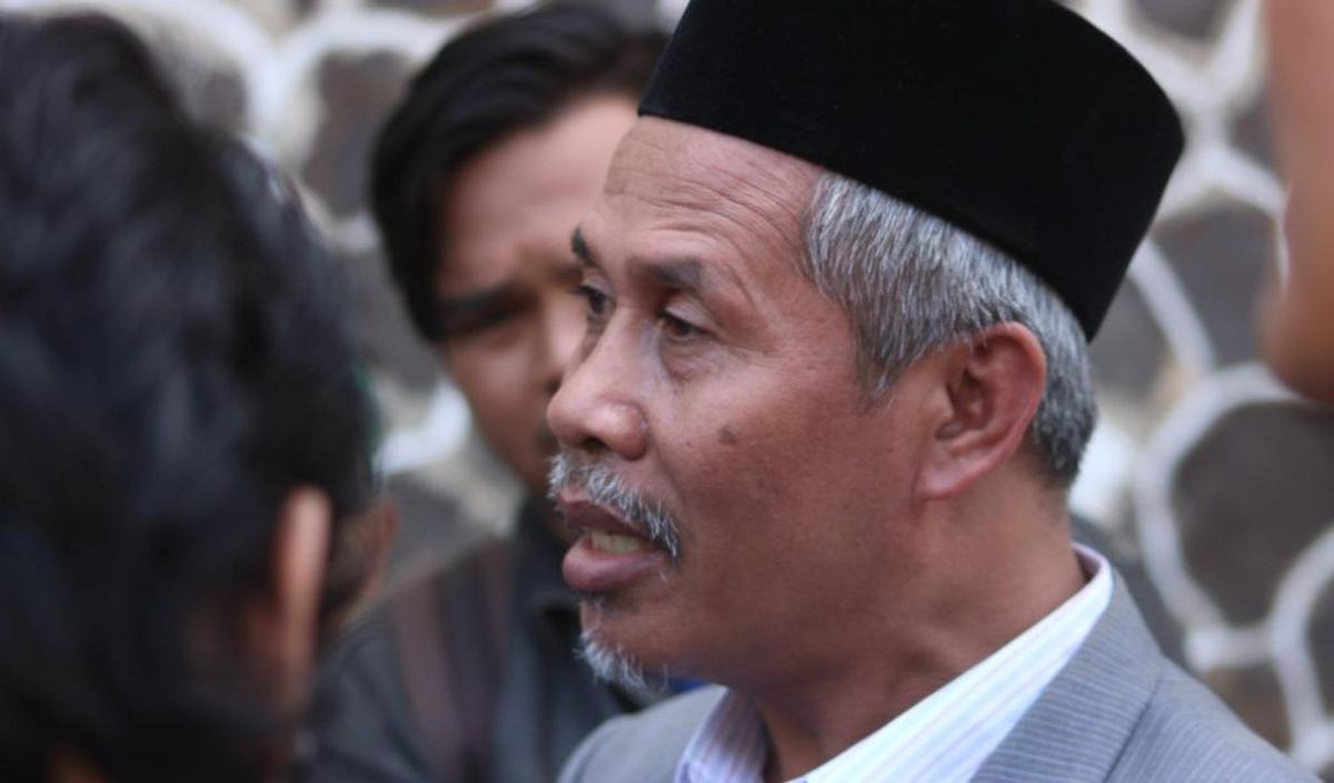 Gus Fahrur tidak mengungkapkan detail penyebab pemecatan itu.