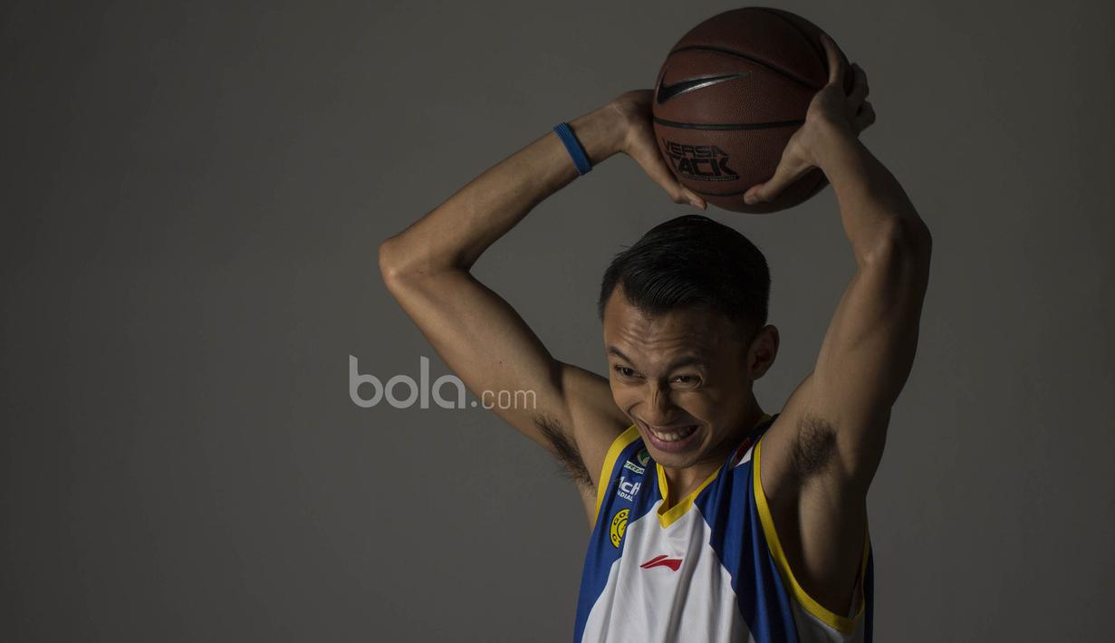 Pada IBL tahun 2016 bermain untuk Garuda Bandung, Rizal Falconi, berhasil menorehkan rata-rata 10,4 poin dan 7,6 rebound per gim. (Bola.com/Vitalis Yogi Trisna) 