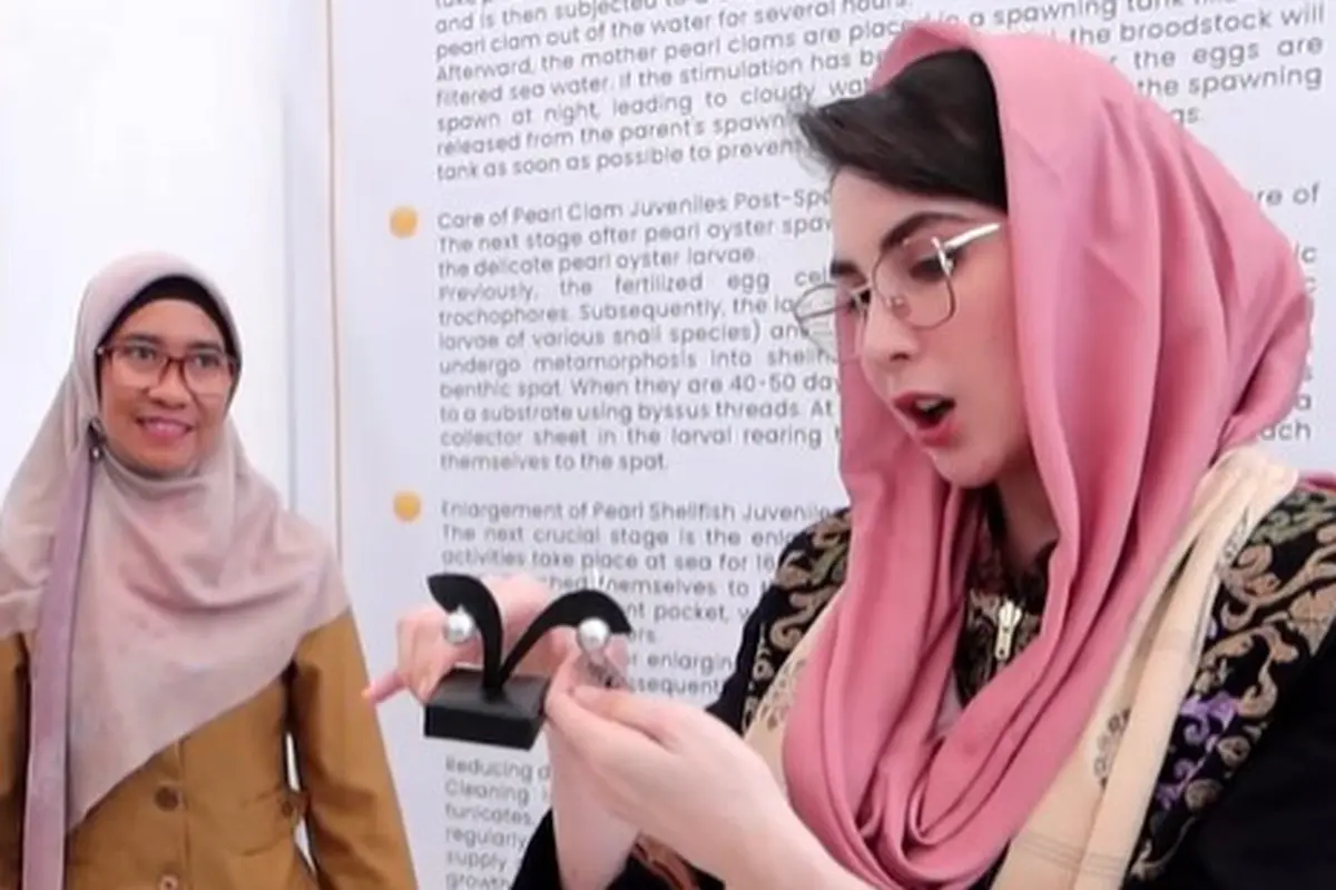 Arumi Bachsin cantik dengan kerudung (Instagram/arumibachsin_94)