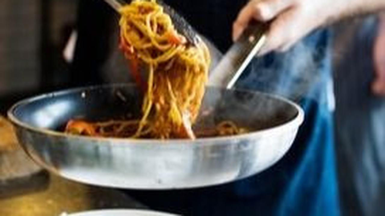 Selain itu, makan makanan yang dimasak sendiri juga memberikan manfaat biologis yang baik bagi tubuh, menjaga kesehatan secara keseluruhan.