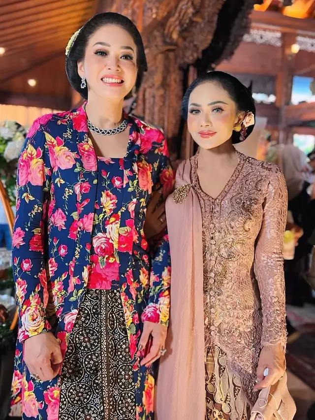 8 Outfit Tamu Artis di Pengajian dan Siraman Al Ghazali, Gaun Brokat hingga Kebaya