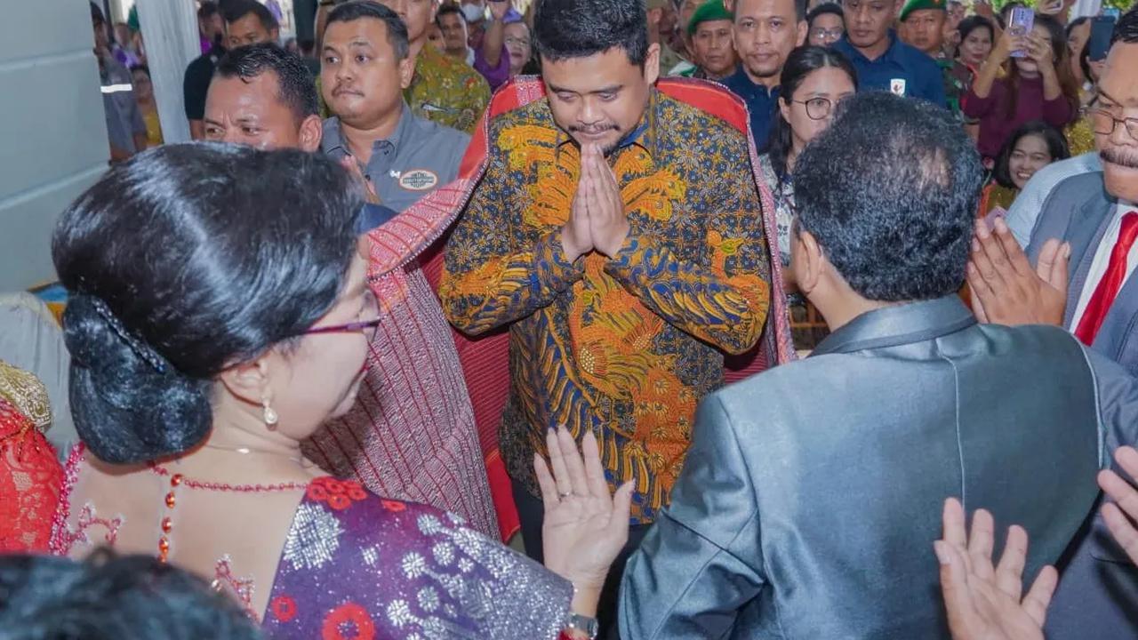 Sementara, Bobby saat ini masih berstatus kader partai berlambang banteng. PDIP mengusung pasangan calon presiden Ganjar Pranowo dan Mahfud MD.