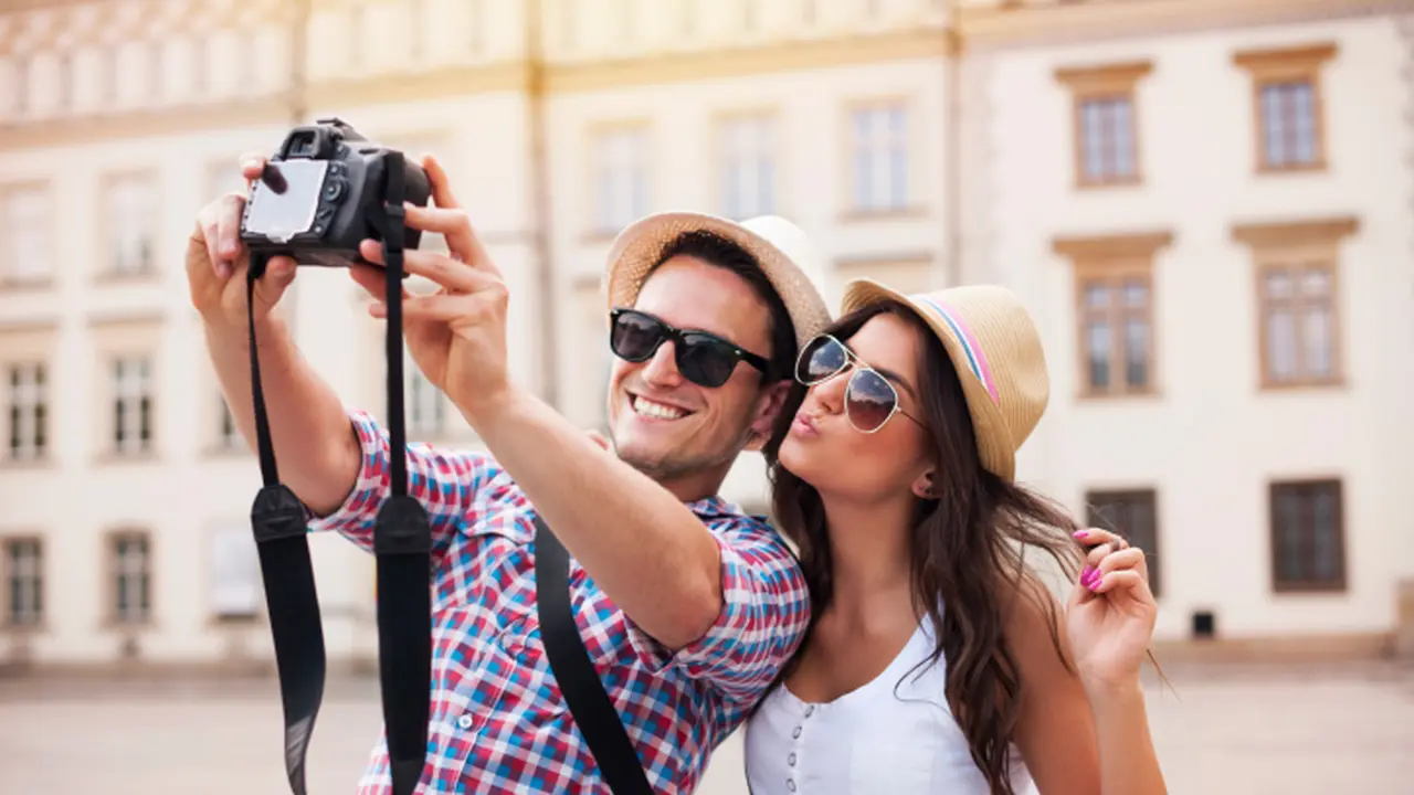 Traveling Bersama Orang Lain? Simak Tipsnya di Sini