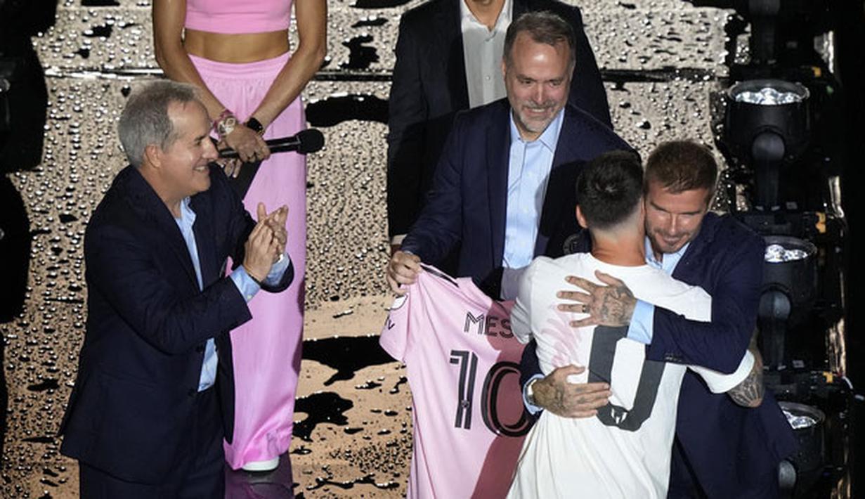 Megabintang asal Argentina, Lionel Messi resmi diperkenalkan Inter Miami. (AP Photo/Marta Lavandier)