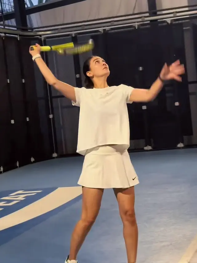 Luna Maya Main Tenis Saat Puasa