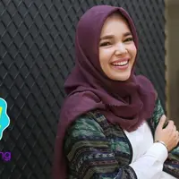 Mantan suami Dewi Sandra, Surya Saputra sudah mendapatkan momongan dengan istri barunya, Cynthia Lamusu. Lalu apakah Dewi akan mengikuti program bayi tabung seperti yang Surya dan istri lakukan?