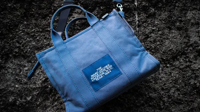 Marc Jacobs Hadirkan Outfit Esensial Penuh Warna di The Color Collection