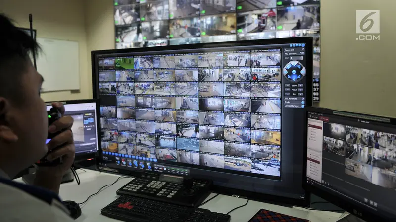 Menengok Ruang Monitor CCTV Terminal Pulogebang