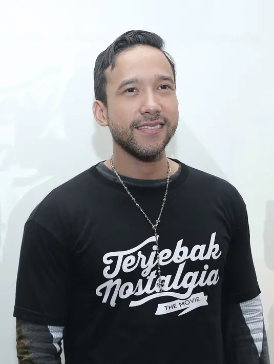 Bagi Maruli Tampubolon, tidak bisa dipisahkan antara nyanyi dan akting. Menurutnya, dalam film Terjebak Nostalgia, dua-duanya berkaitan. (Galih W. Satria/Bintang.com)