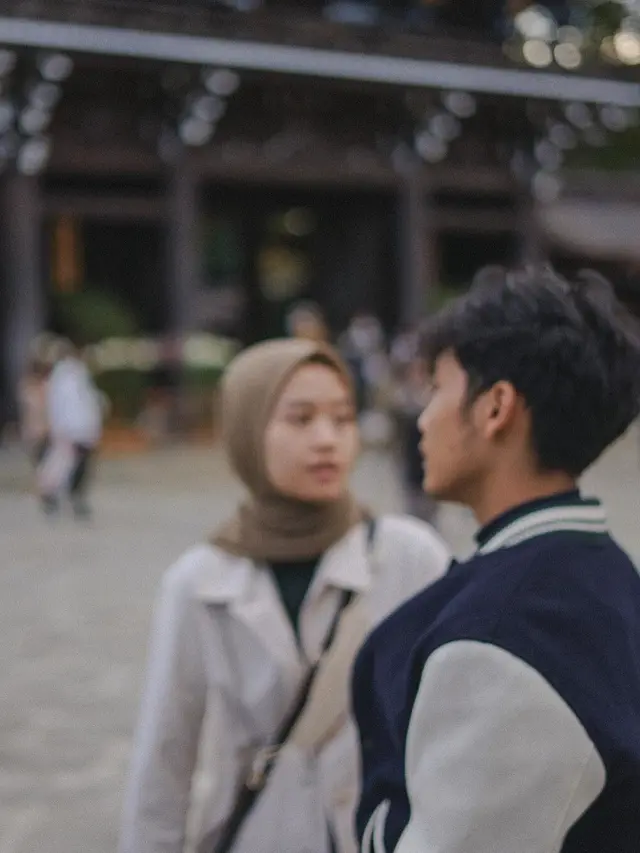 7 Potret Seru Bintang Emon dan Istri Liburan Ke Jepang, Bak Orang Masih Pacaran